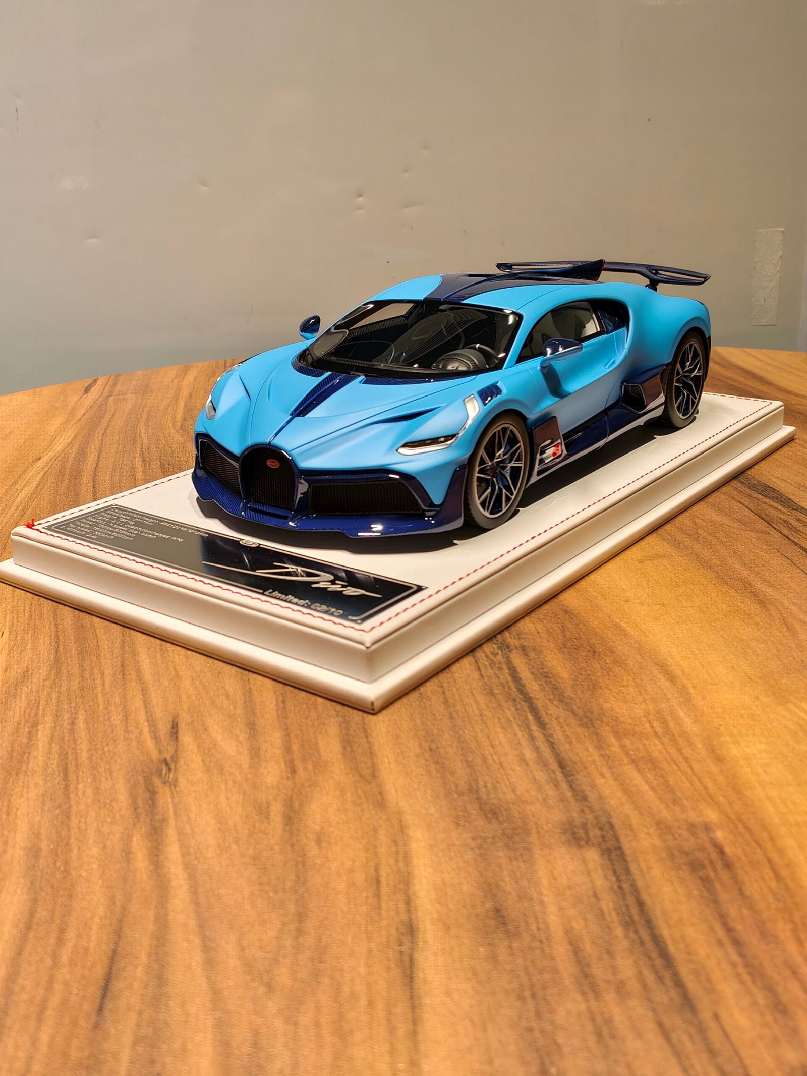 Bugatti Divo 1:18 Light Blue