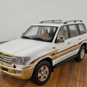 Toyota Land Cruiser Vx (White) 1:18