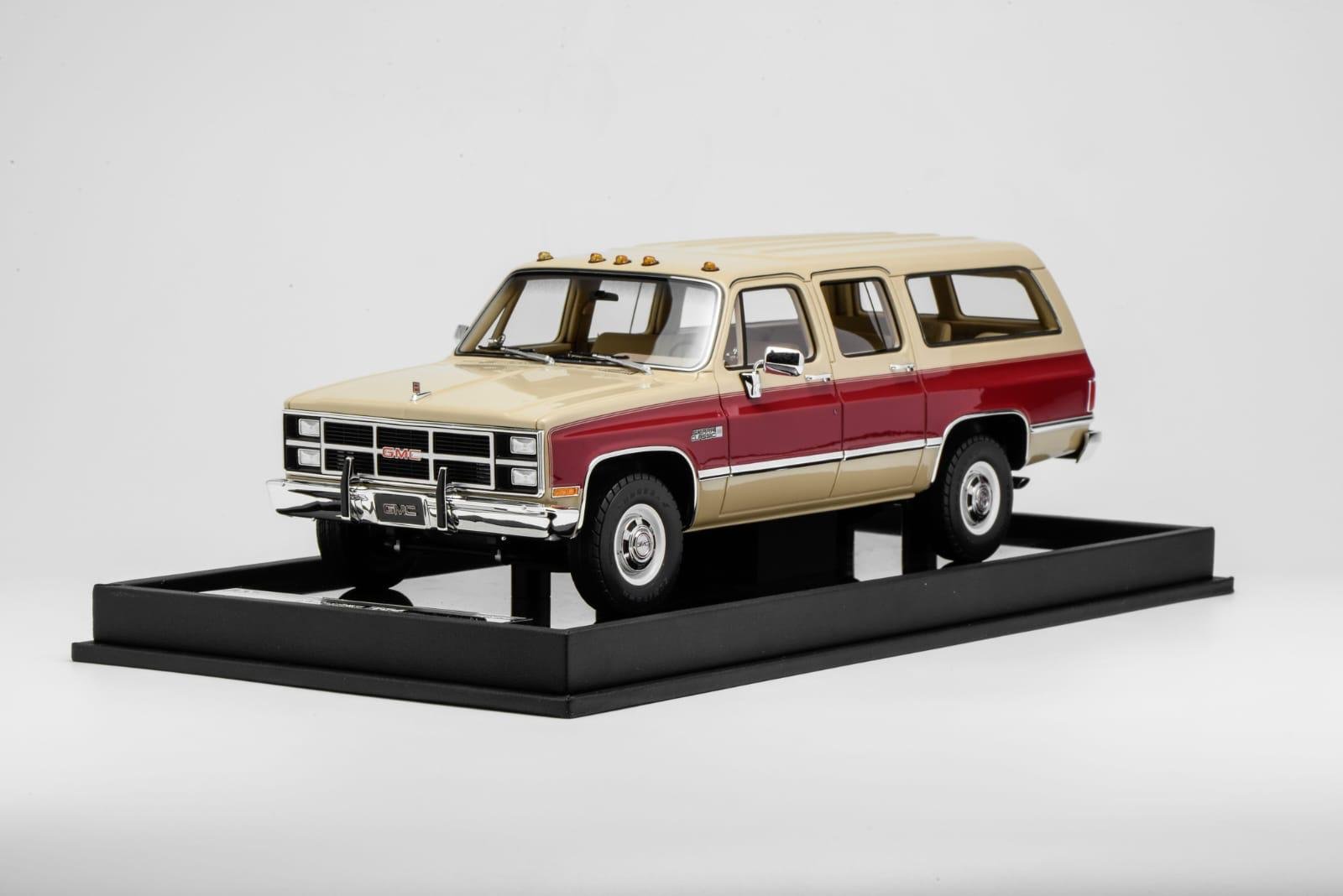 GMC Suburban 1984 Beige with Red 1:18