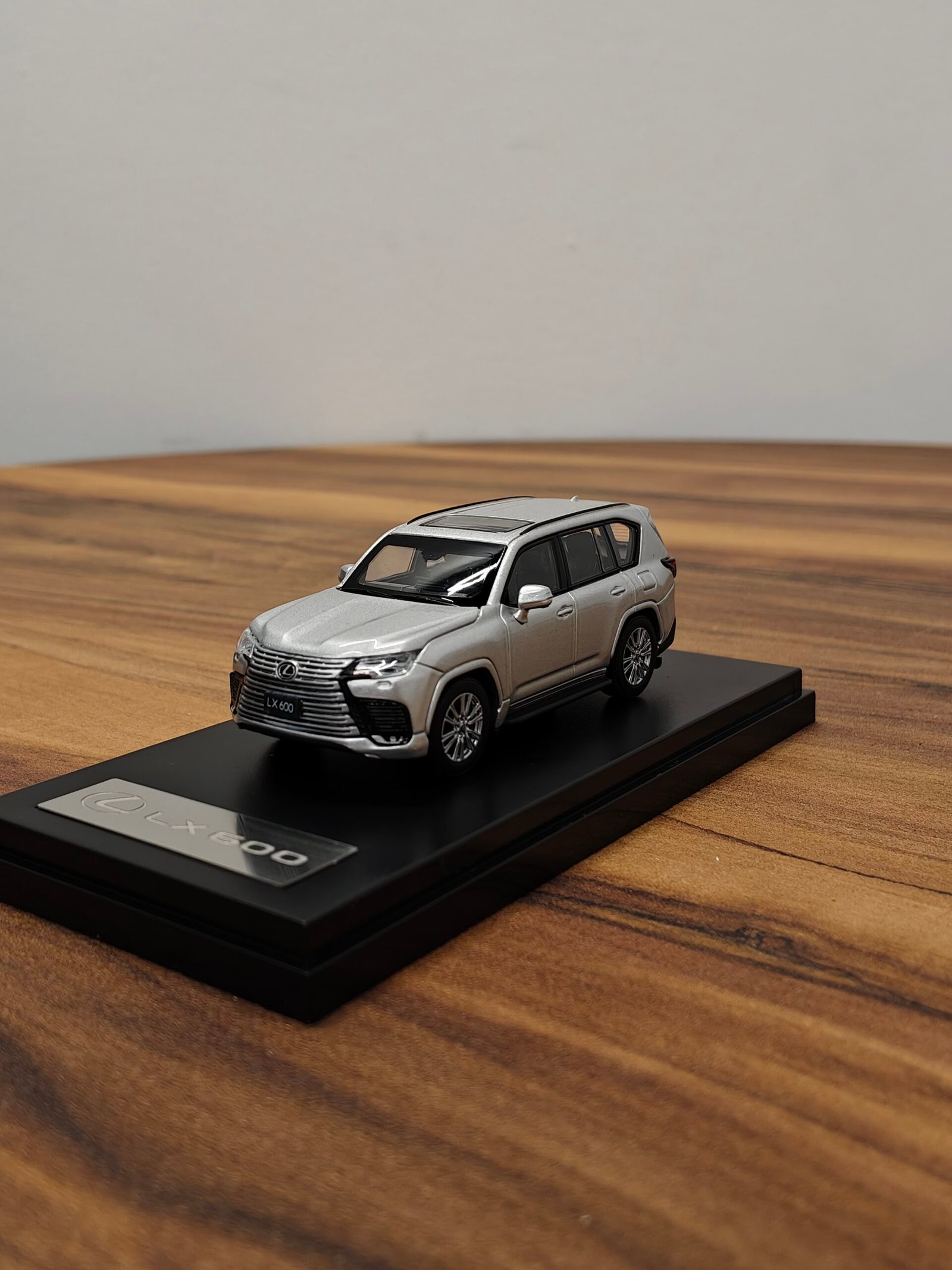 Lexus LX600 Silver 1:64