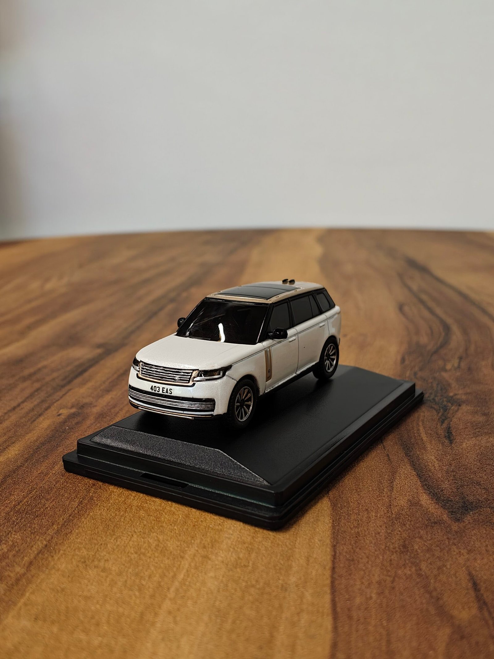 Rover Rover L460 White 1:76