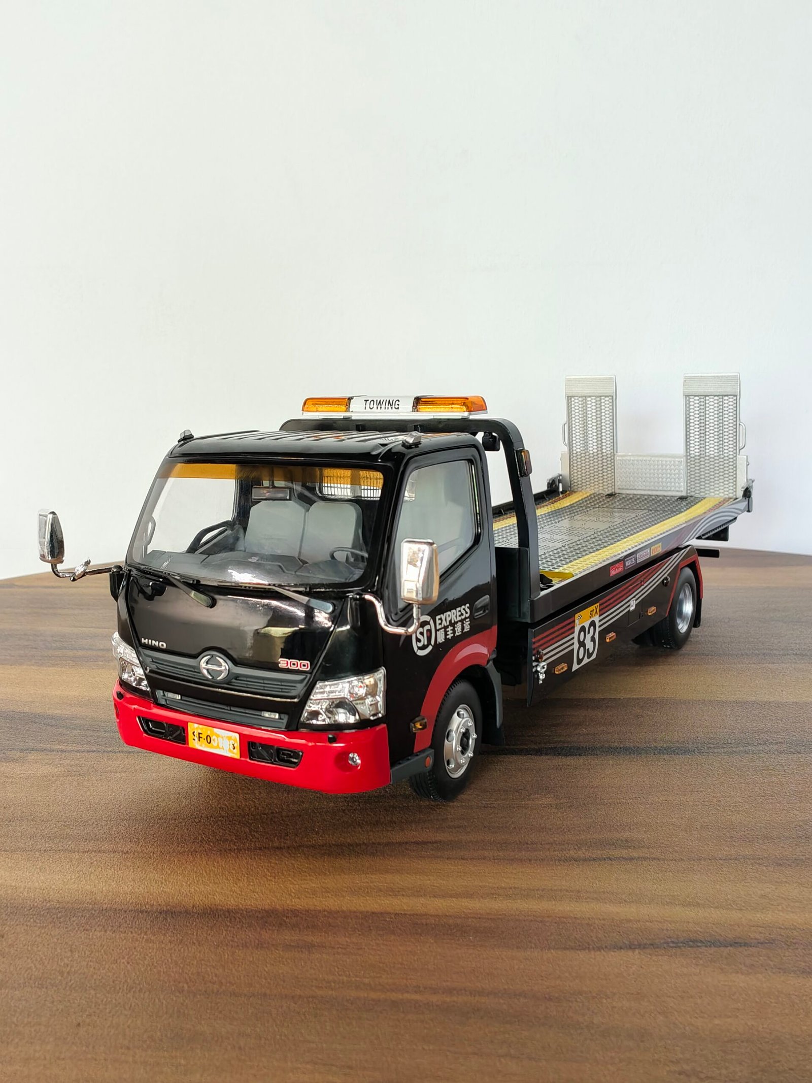 Hino 300 SF Express Flatbed Tow Truck 1/18 Black