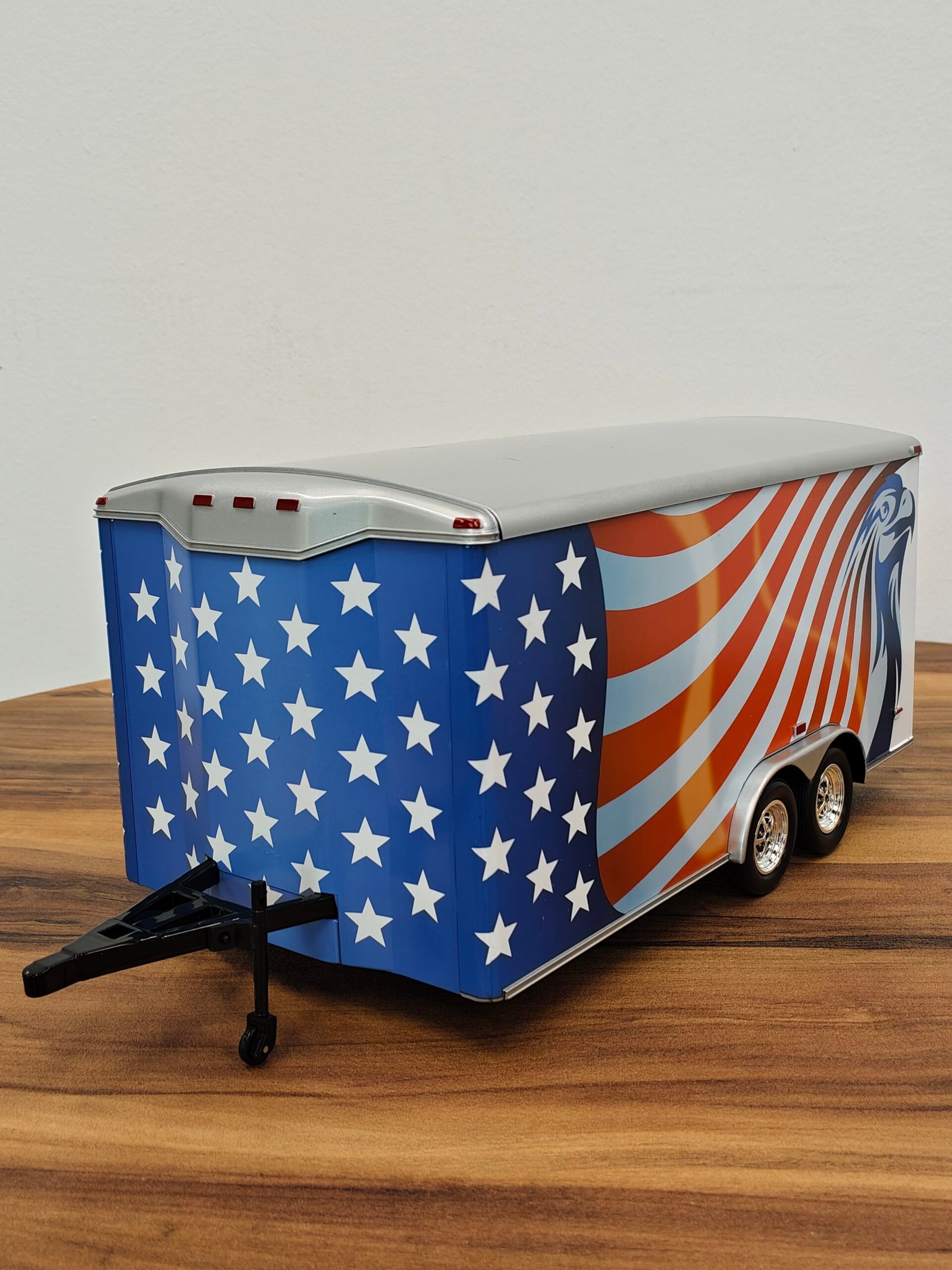 Four Wheel Enclosed Trailer  1:18