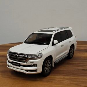 Toyota Land Cruiser (White) Scale 1/18