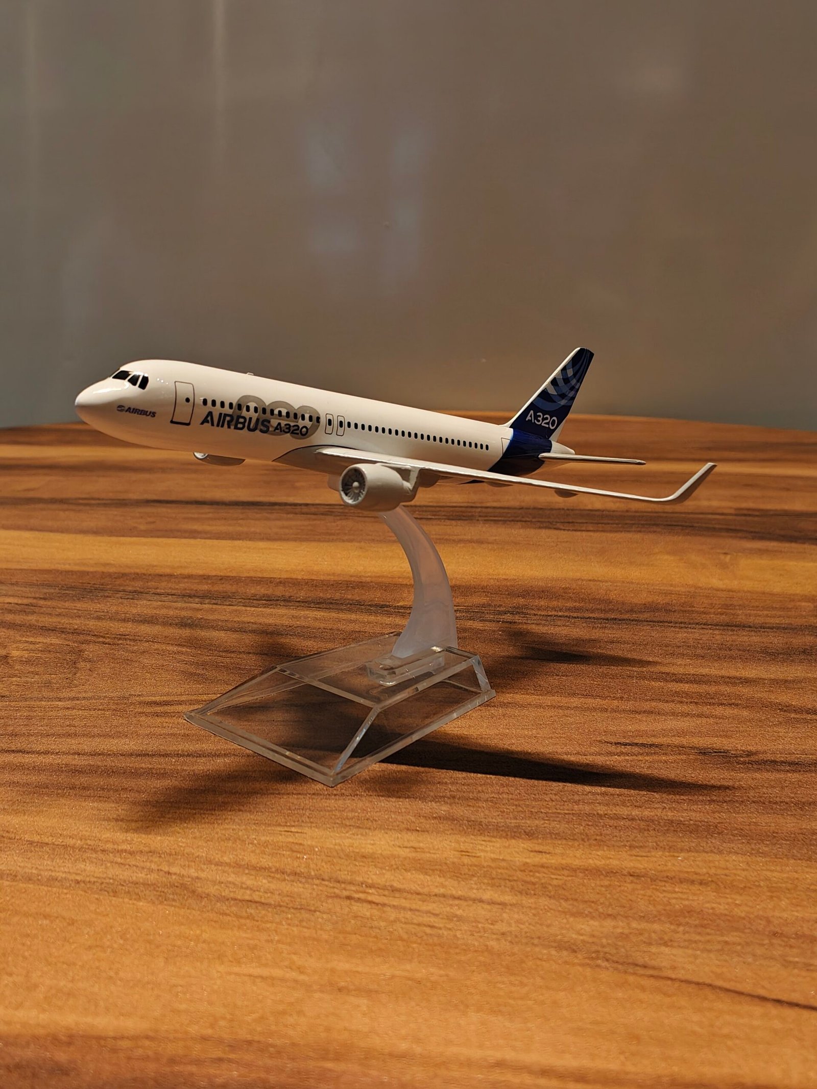 AirBus A320 (White) Scale 1/200