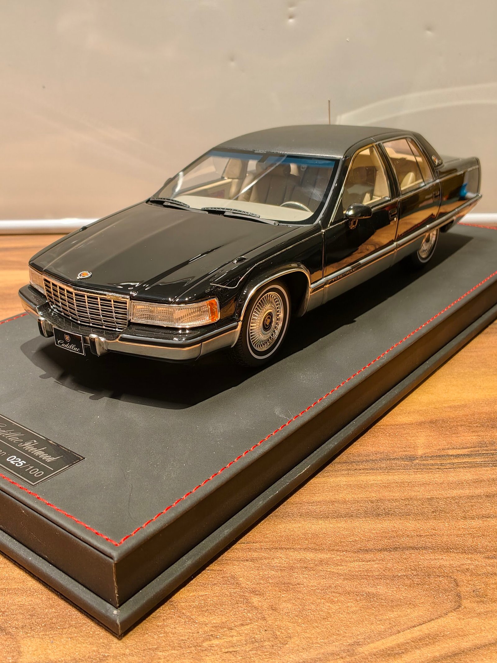 Cadillac Fleetwood 1:18 Black