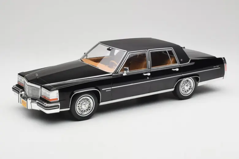 Cadillac Fleetwood Brougham ( Black) Scale 1/18