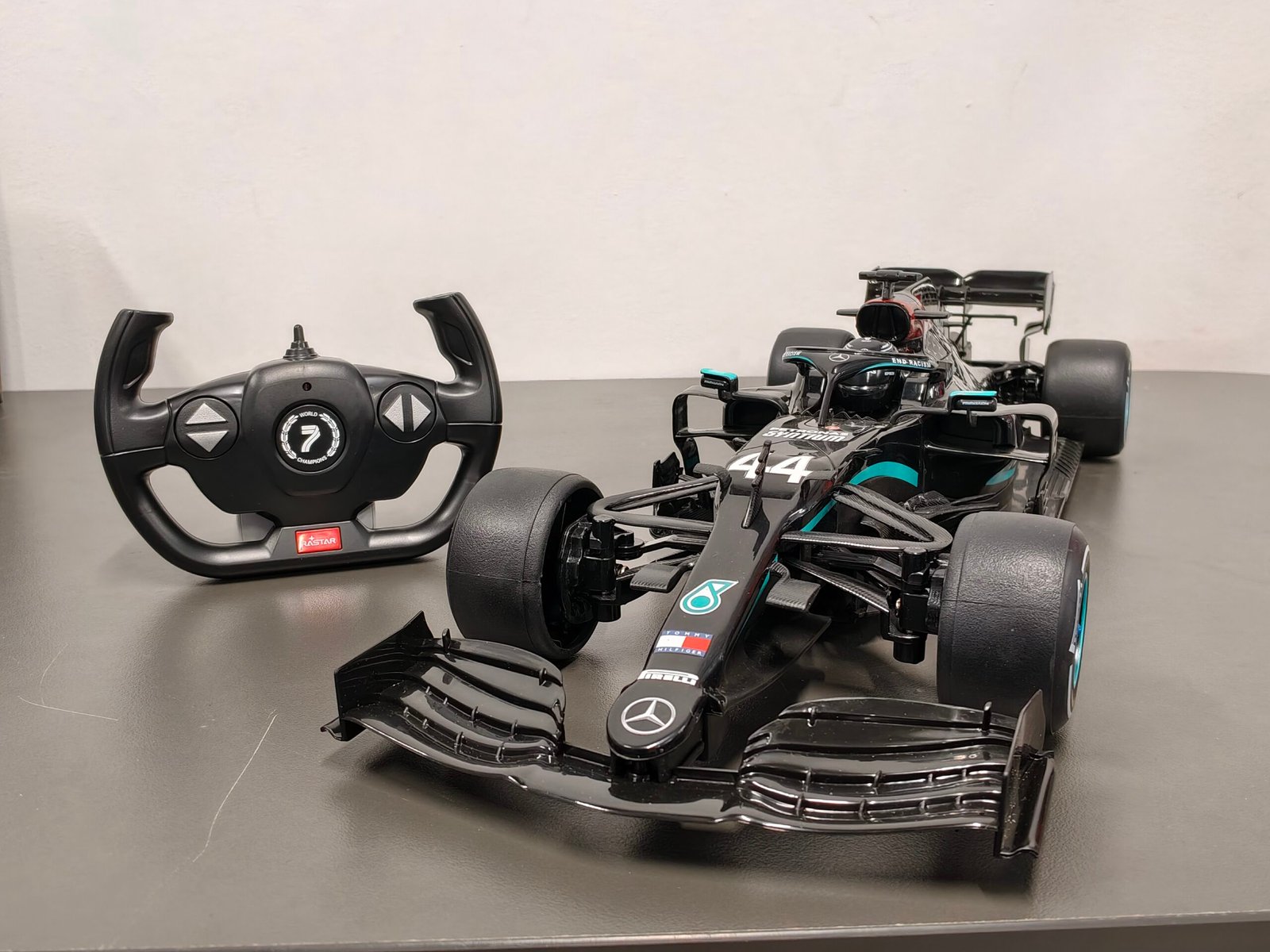 Rastar Mercedes-AMG F1 W11 EQ Performance RC Car 1:12