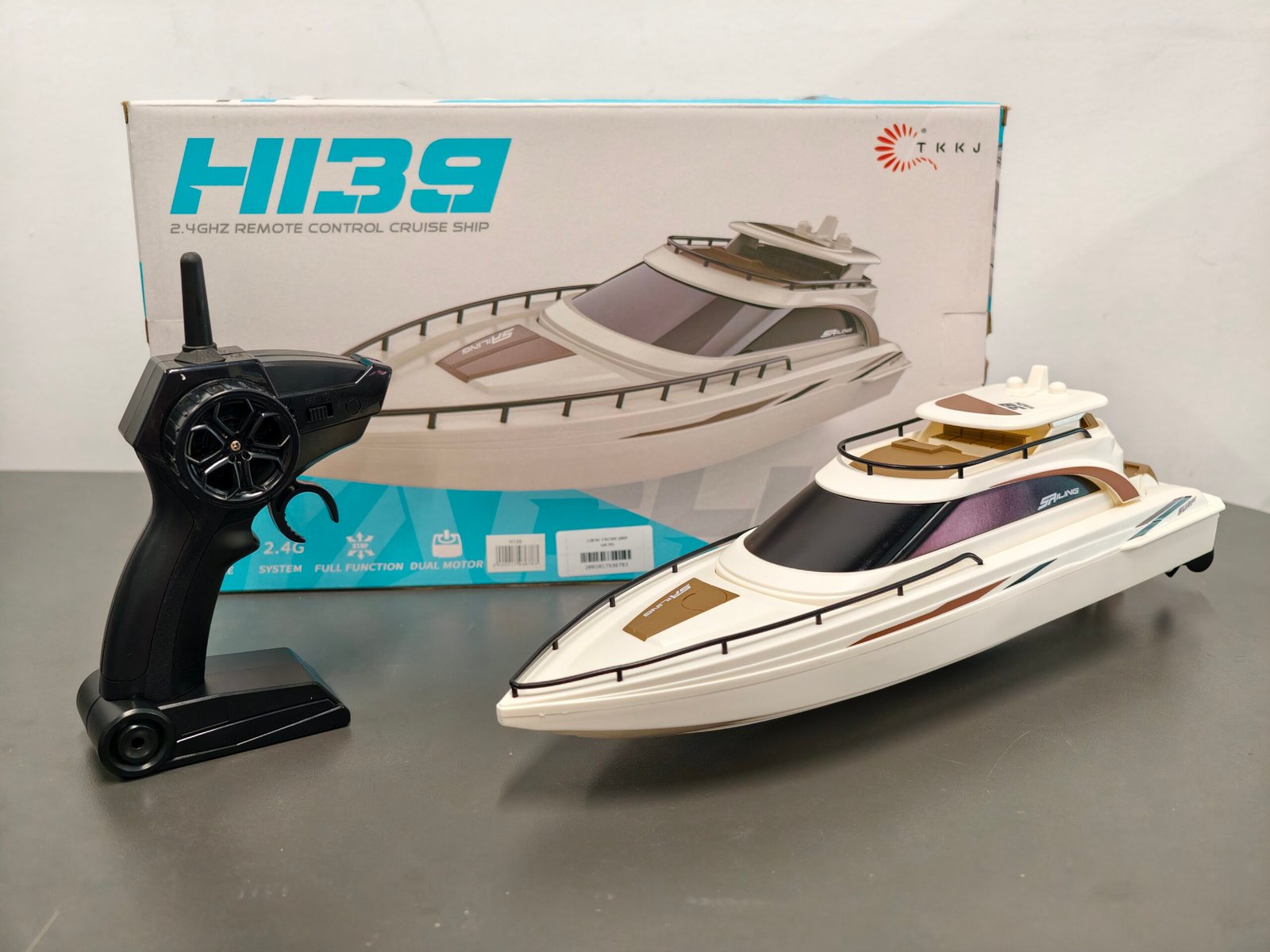 TKKJ H139 2.4GHz Remote Control Cruise Ship 1:28 Scale Luxury Yacht RC Boat